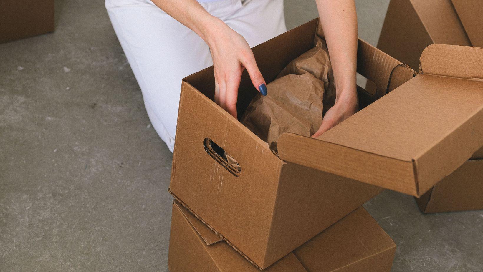 business relocation, relocate business to another state, interstate business move, business relocation guide, interstate company transfer, moving business state to state, business expansion relocation, state-to-state business transfer, commercial move planning, business moving tips